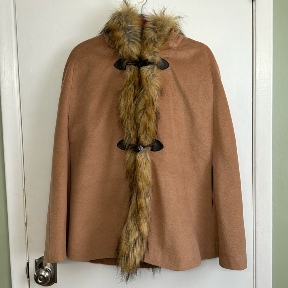 Pink Lady size M women’s faux fur lined cape